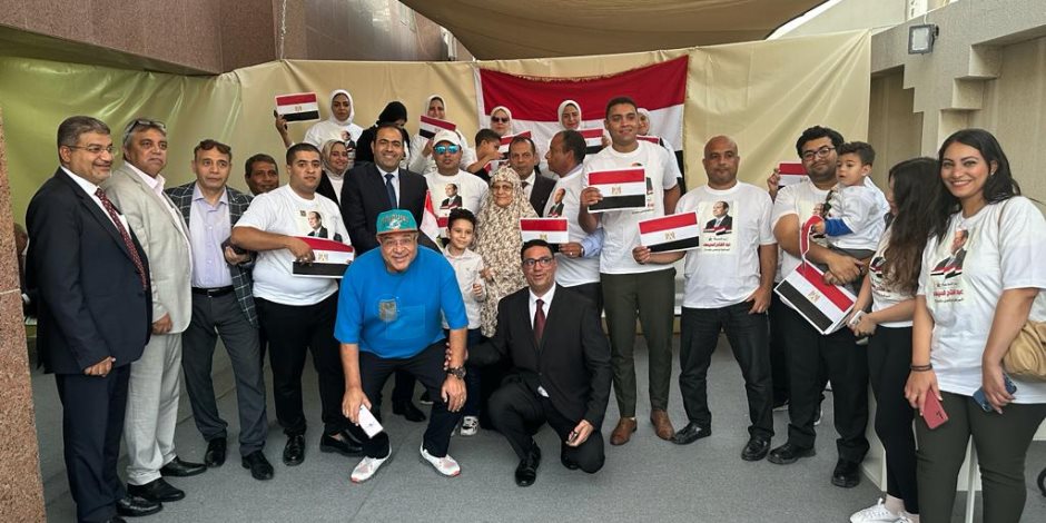 اتحاد شباب المصريين بالخارج: الجالية المصرية فى الإمارات يرددون هتافات "تحيا مصر.. يحيا السيسى"