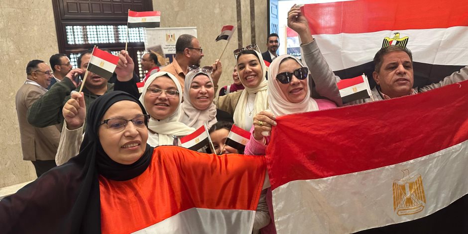 تحيا مصر.. الجالية المصرية بالسعودية يدلون بأصواتهم فى انتخابات الرئاسة تحيا مصر.. الجالية المصرية بالسعودية يدلون بأصواتهم فى انتخابات الرئاسة