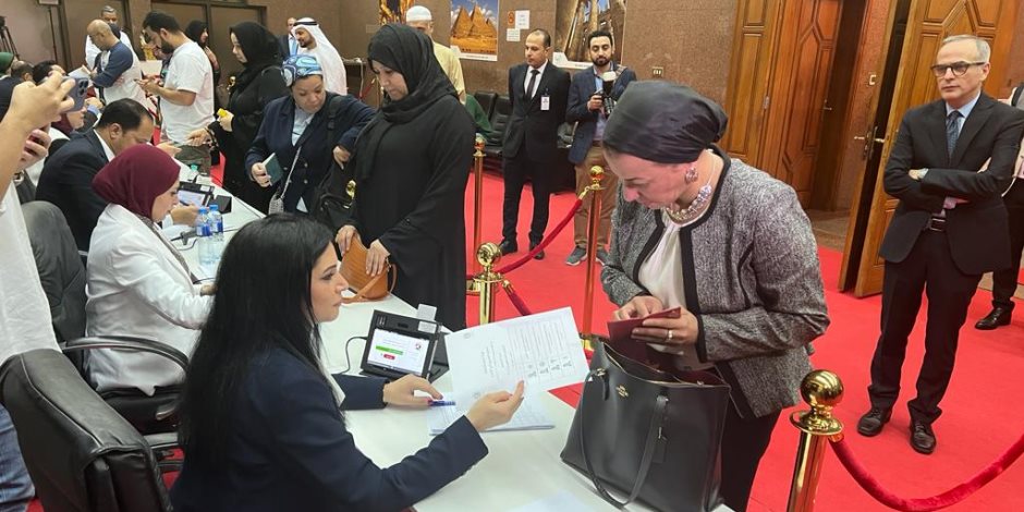 وزيرة البيئة تدلي بصوتها في انتخابات الرئاسة 2024 بمقر لجنة دبي | صور وزيرة البيئة تدلي بصوتها في انتخابات الرئاسة 2024 بمقر لجنة دبي | صور
