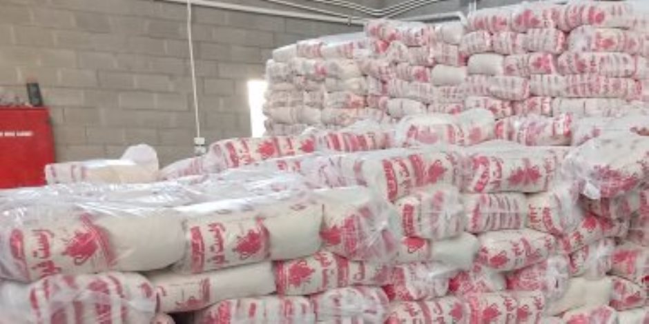 ضبط 3 طن سكر مجهول المصدر داخل مصنع "شيكولاتة" و2.095 طن مواد غذائية