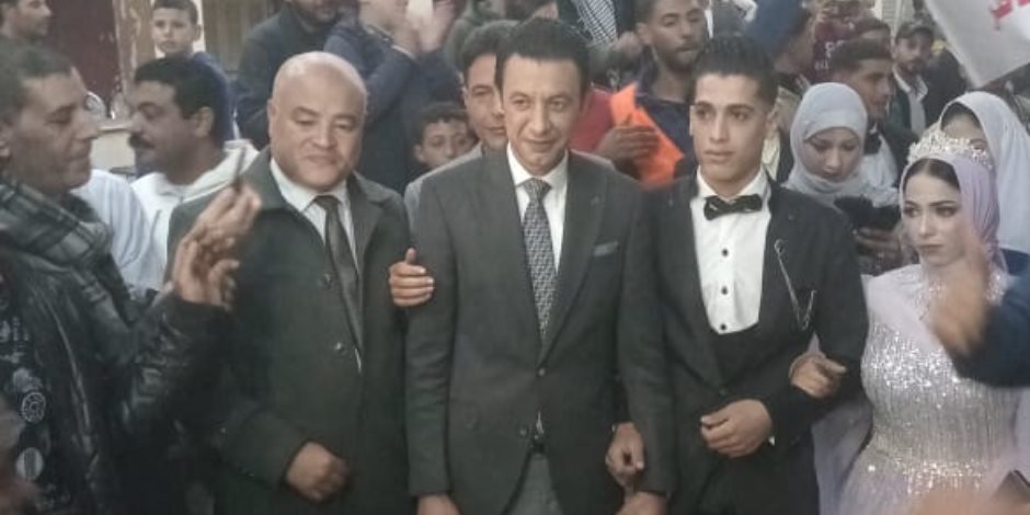 عروسان بملابس الزفاف يصوتان فى انتخابات الرئاسة بمنشأة القناطر (صور) عروسان بملابس الزفاف يصوتان فى انتخابات الرئاسة بمنشأة القناطر (صور)