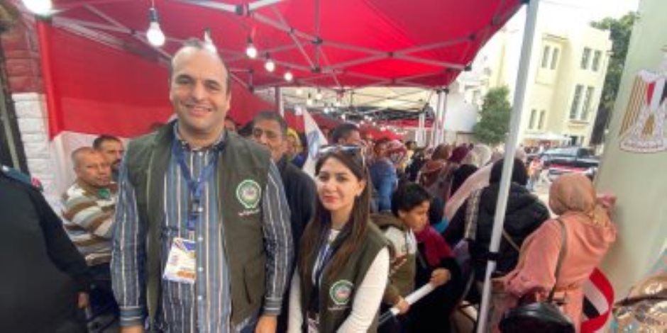 فى العجوزة.. مراقبو الجامعة العربية يرصدون عملية التصويت بانتخابات الرئاسة 