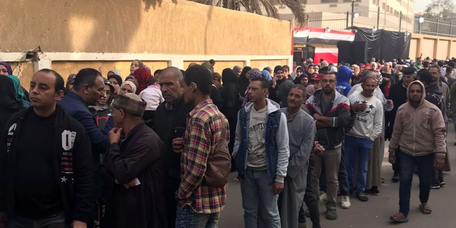 إقبال كثيف لكبار السن والسيدات على لجان شبرا مع بدء التصويت إقبال كثيف لكبار السن والسيدات على لجان شبرا مع بدء التصويت