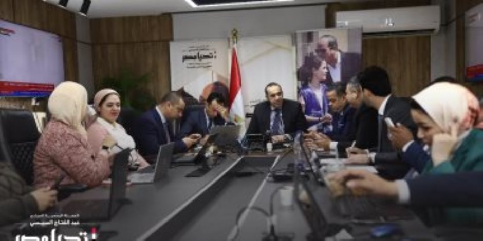 الحملة الرسمية للسيسى: إقبال تاريخى وغير مسبوق على لجان التصويت منذ الصباح الحملة الرسمية للسيسى: إقبال تاريخى وغير مسبوق على لجان التصويت منذ الصباح