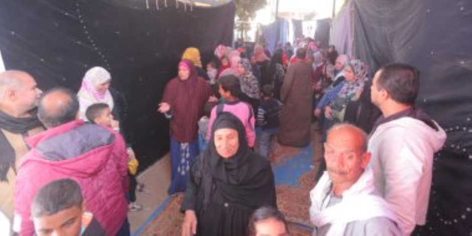 اصطفاف المواطنين أمام مقار لجان الانتخابات الرئاسية بقرية المقاطفية دائرة العياط