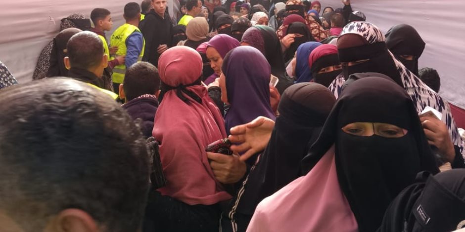 المرأة تقدم ملحمة في لجان أبو رجوان بالانتخابات الرئاسية (صور) المرأة تقدم ملحمة في لجان أبو رجوان بالانتخابات الرئاسية (صور)