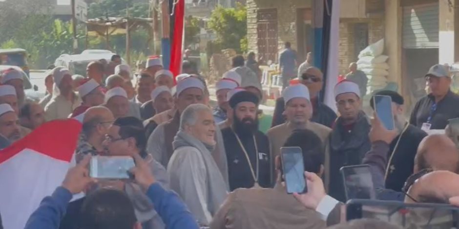 الآباء الكهنة ومشايخ الأوقاف جنبا إلى جنب أمام اللجان بمحافظة المنوفية (فيديو)
