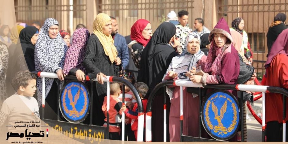 حملة «السيسي» تنشر لقطات من التوافد الحاشد للسيدات على لجان الاقتراع (صور)