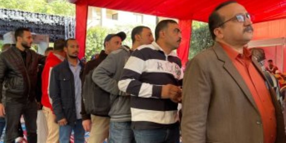 لجان الوافدين بأكتوبر تستقبل مئات الشباب للإدلاء بأصواتهم