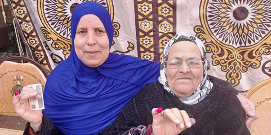 سيدة عمرها 88 سنة من الشرقية أثناء للإدلاء بصوتها : بحب مصر سيدة عمرها 88 سنة من الشرقية أثناء للإدلاء بصوتها : بحب مصر