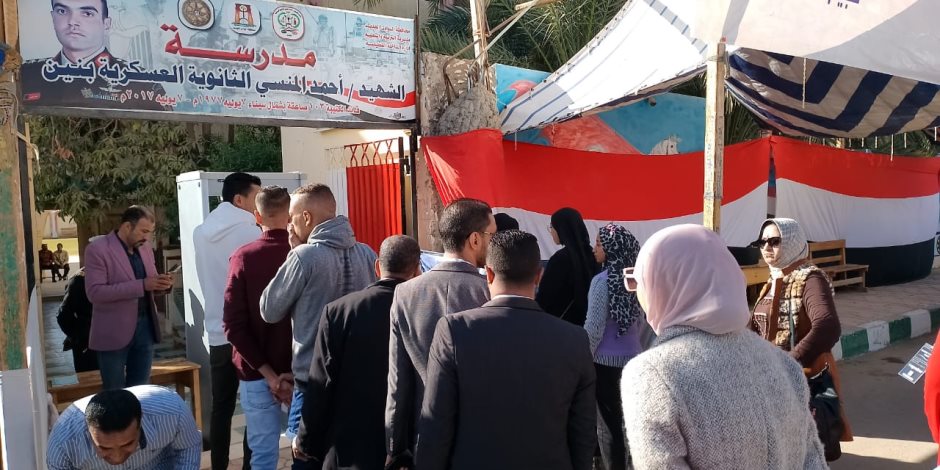 في يومها الثالث.. توافد حشود كبيرة من الناخبين باللجان الانتخابية بمحافظة الوادى الجديد