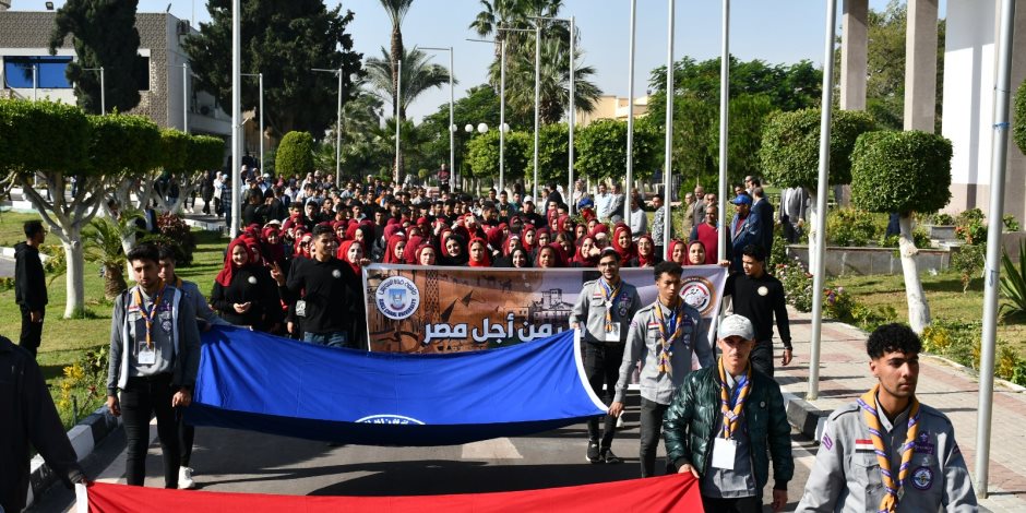 مسيرة حاشدة لطلاب جامعة قناة السويس للمشاركة فى الانتخابات الرئاسية