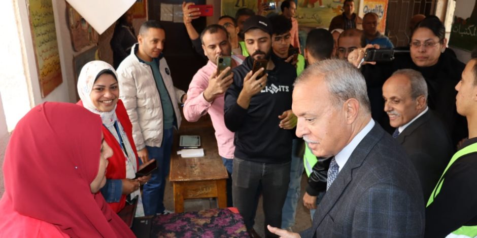 محافظ القليوبية يتابع انتظام سير العملية الانتخابية بلجان العبور وشبين القناطر