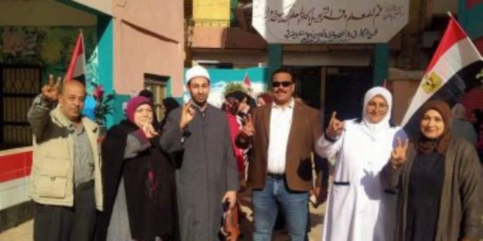 ثالث أيام انتخابات الرئاسة.. زحام أمام لجنة المغتربين بزفتى فى الساعة الأولى ثالث أيام انتخابات الرئاسة.. زحام أمام لجنة المغتربين بزفتى فى الساعة الأولى