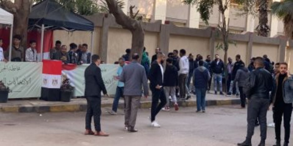 في أكتوبر.. تزاحم من الشباب على لجنة الوافدين للتصويت بانتخابات الرئاسة