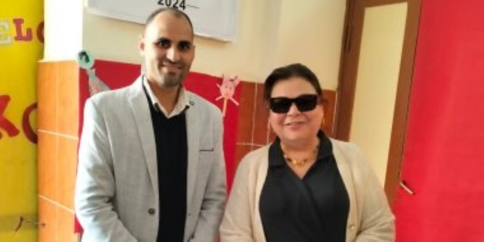 الفنانة ماجدة زكى تدلى بصوتها فى الانتخابات الرئاسية بالشيخ زايد