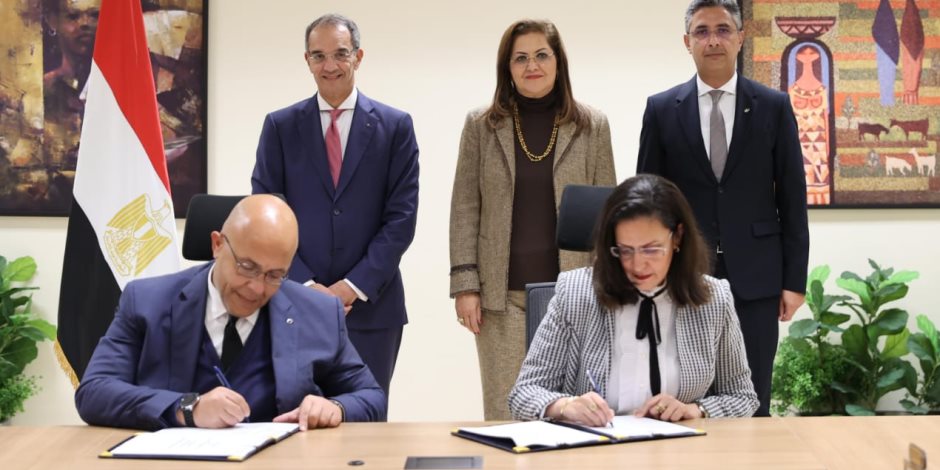 وزيرا التخطيط والاتصالات يشهدان توقيع بروتوكول تعاون لتنفيذ أنشطة محور التمكين الاقتصادى للمشروع القومى لتنمية الأسرة المصرية