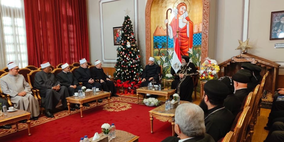 شيخ الأزهر ومفتي الجمهورية يهنئان البابا تواضروس بعيد الميلاد المجيد بالكاتدرائية
