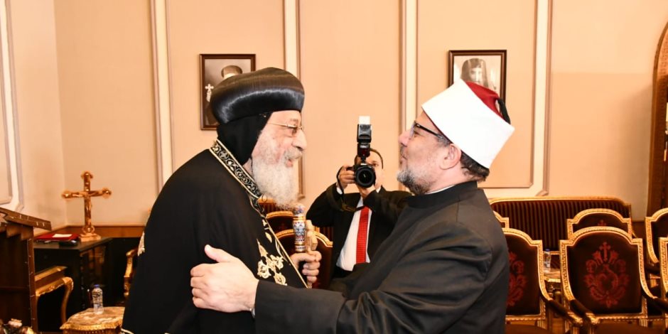 وزير الأوقاف يهنئ البابا تواضروس الثاني والكنائس المصرية بالعام الميلادي الجديد