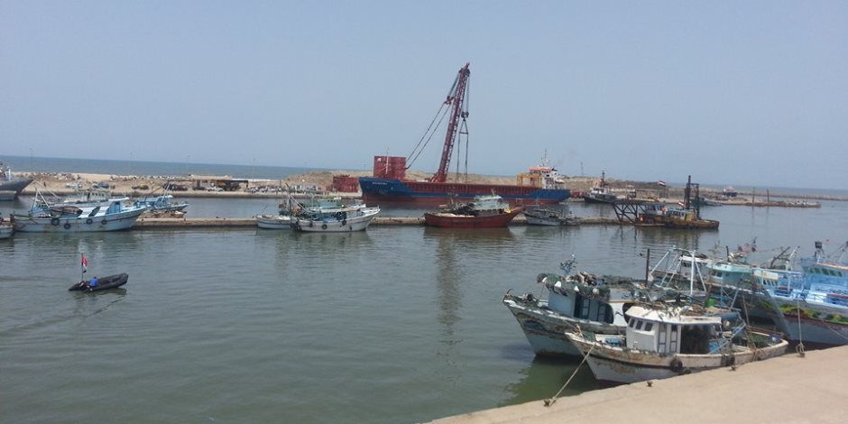توقف الملاحة والصيد بميناء البرلس وسواحل كفر الشيخ لسوء الأحوال الجوية