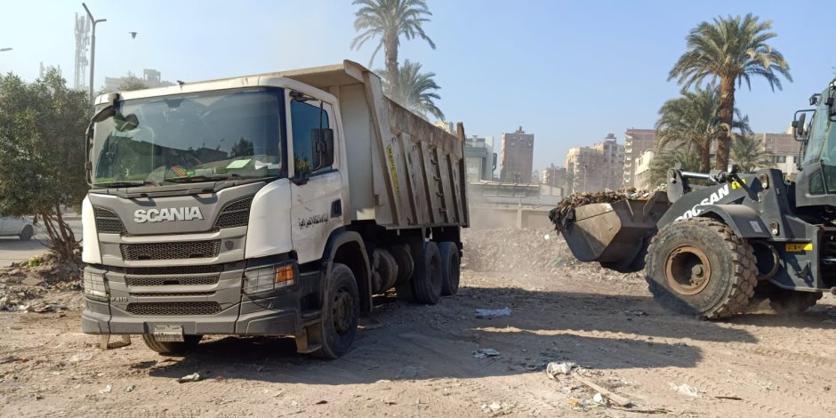 رفع وإزالة 5 أطنان مخلفات هدم وقمامة بمنطقة أرض المطاحن في الجيزة (صور)