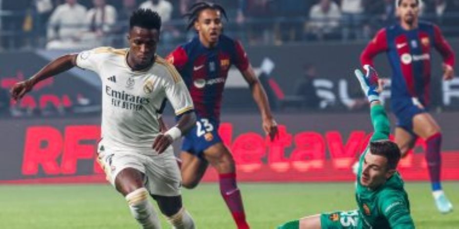 السوبر الإسباني.. ريال مدريد تقسو على برشلونة بثلاثية في الشوط الأول.. فيديو