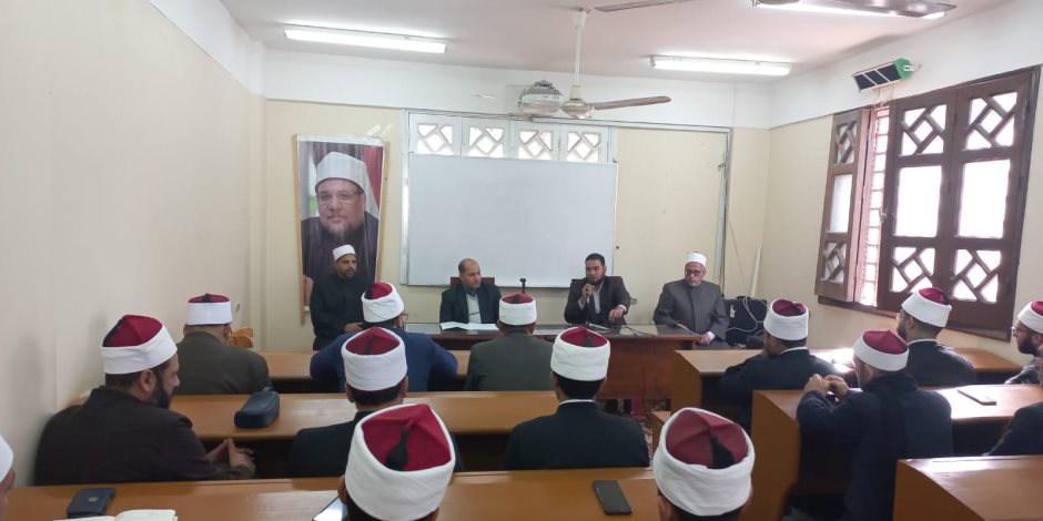عميد آداب جامعة العريش يفتتح دورة اللغة العربية للأئمة المتميزين بمحافظة شمال سيناء