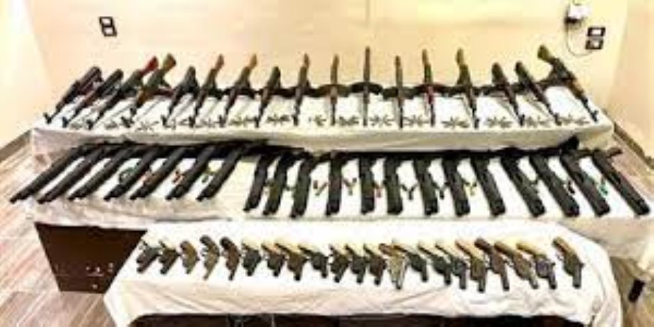 ضبط 35 قطعة سلاح ناري و14 قضية مخدرات في أسيوط وأسوان ودمياط