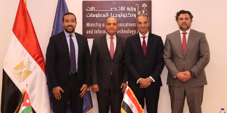 وزير الاتصالات يشهد توقيع اتفاقية تعاون بين المصرية للاتصالات وشركة نايتل الأردنية لإنشاء الكابل البحرى الجديد "كورال بريدج" بين مصر والأردن