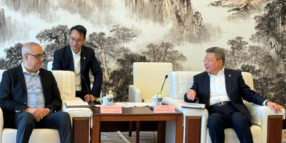 وزير الاسكان يبحث مع رئيس شركة  "CSCEC" الصينية موقف المشروعات المشتركة وسبل تعزيز التعاون بين الجانبين