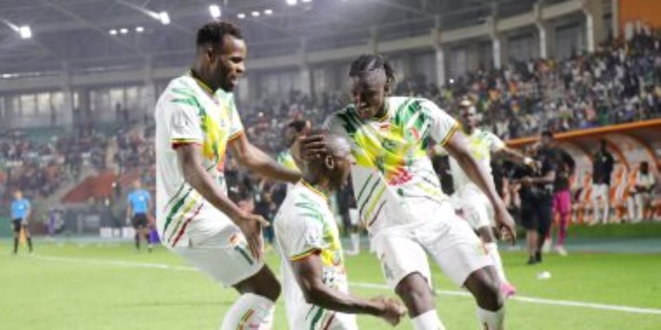 في الدقيقة الثالثة .. هدف عكسى "كوميدى" يمنح مالى التقدم ضد بوركينا فاسو بأمم أفريقيا "فيديو"