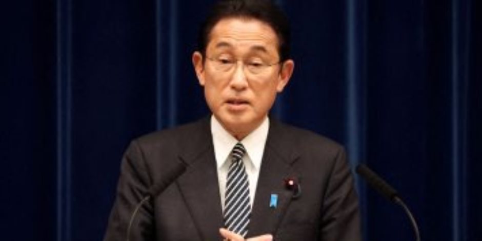 رئيس وزراء اليابان يتعهد باستعادة ثقة الشعب رغم الفضائح المالية
