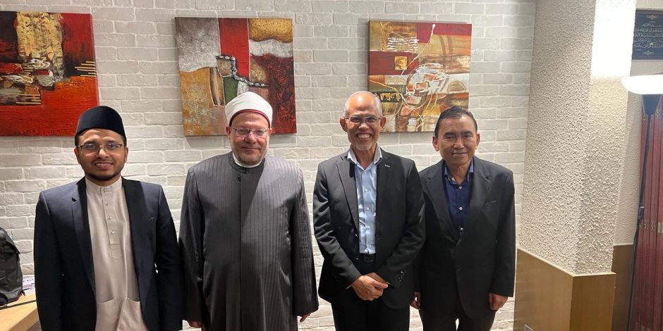 مفتي الجمهورية يلتقي بكبار المسؤولين الدينيين في سنغافورة لبحث التعاون الديني