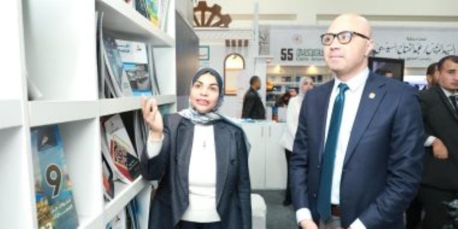 رئيس «العامة للكتاب» يزور جناح معلومات الوزراء بمعرض الكتاب