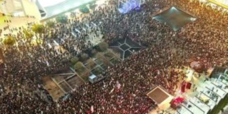 مظاهرات أمام منزل نتنياهو تطالب بعزله وإجراء انتخابات مبكرة