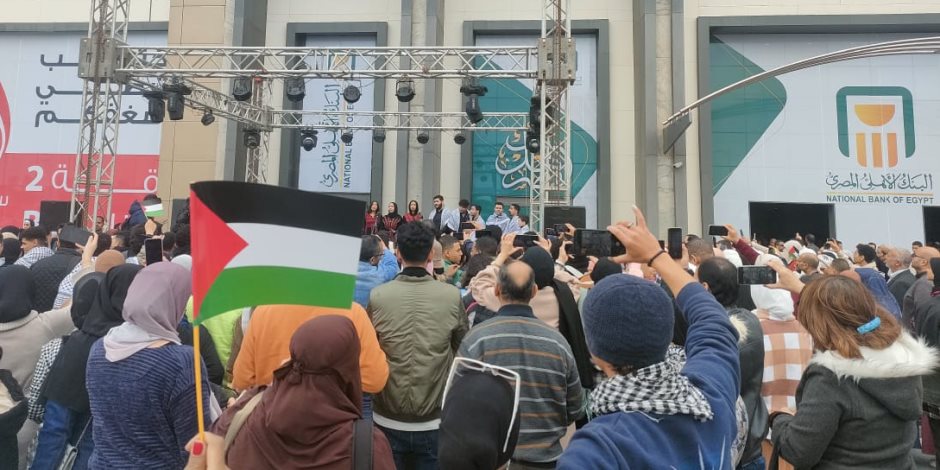 الشال والأعلام الفلسطينية تتصدر اليوم الحادي عشر لمعرض القاهرة الدولي للكتاب