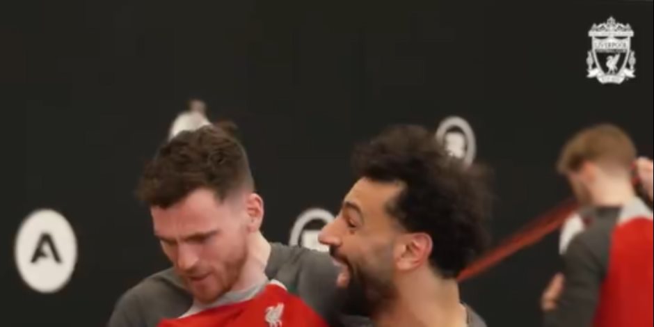 ليفربول يداعب محمد صلاح قبل مشاركته فى التدريب ( فيديو)