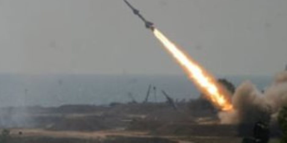 إعلام إسرائيلي: حزب الله يطلق دفعة كبيرة من الصواريخ نحو الجليل الأعلى