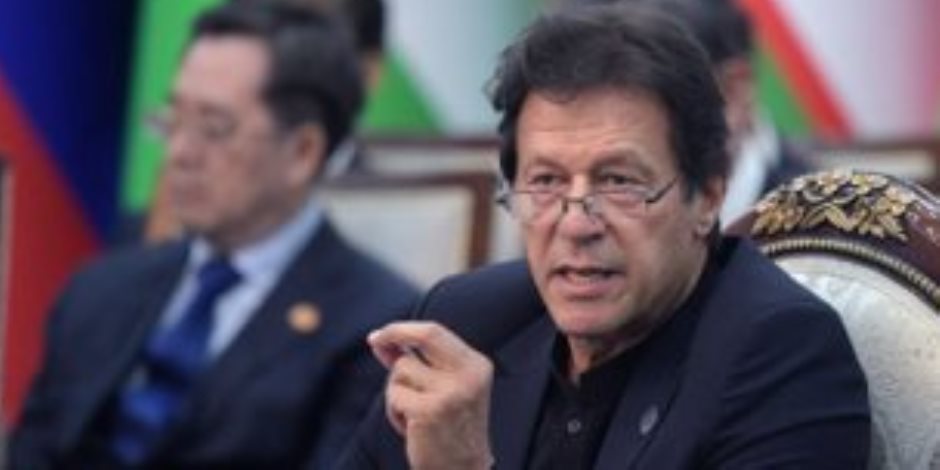 رئيس وزراء باكستان السابق عمران خان يعلن من محبسه فوزه بالانتخابات العامة