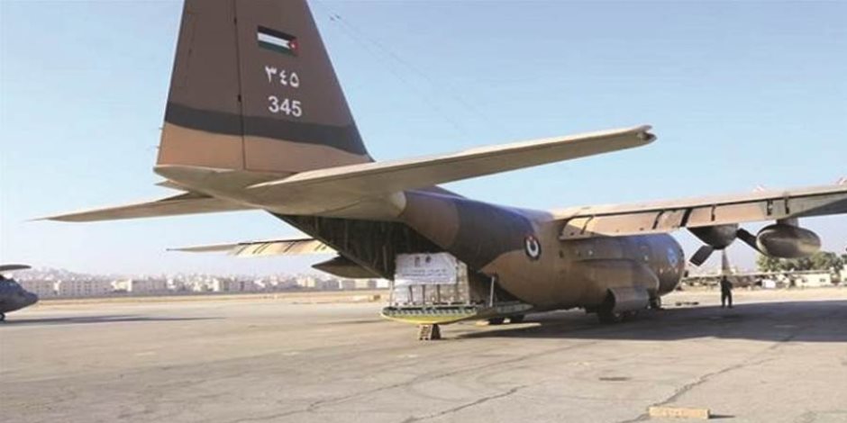 مطار العريش يستقبل طائرة  إماراتية تقل 15 طنا من المساعدات و3 سيارات مقدمة لغزة