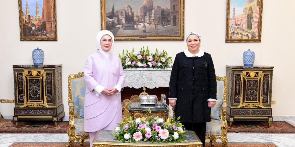 السيدة انتصار السيسى مرحبة بقرينة أردوغان: تشرفت بلقاؤها على أرض مصر الغالية