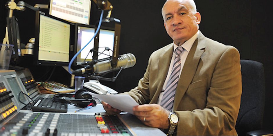 الإذاعة تنعي وفاة "كبير المذيعين" محمود المسلمي 