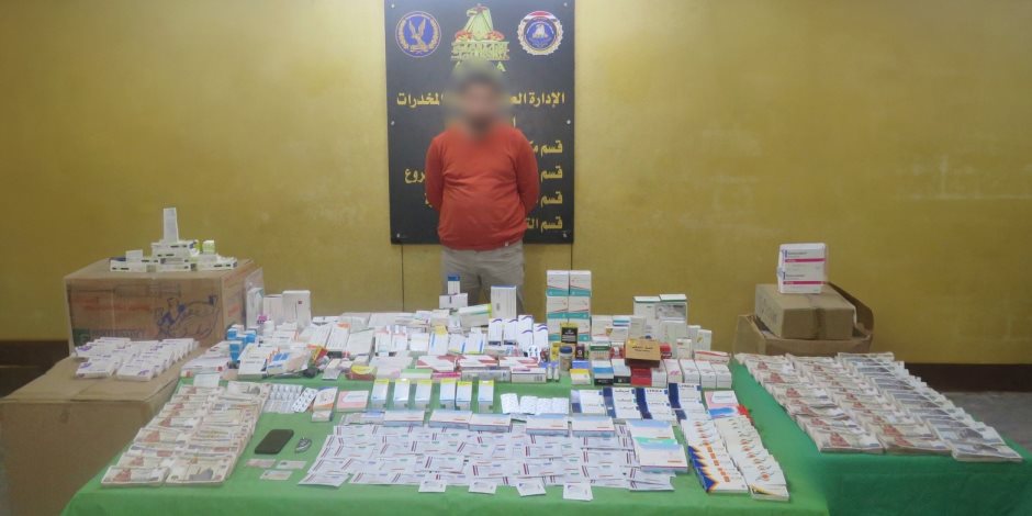 ضبط شخص يتاجر بالأقراص المخدرة عبر السوشيال ميديا وبحوزته 110 ألف قرص 