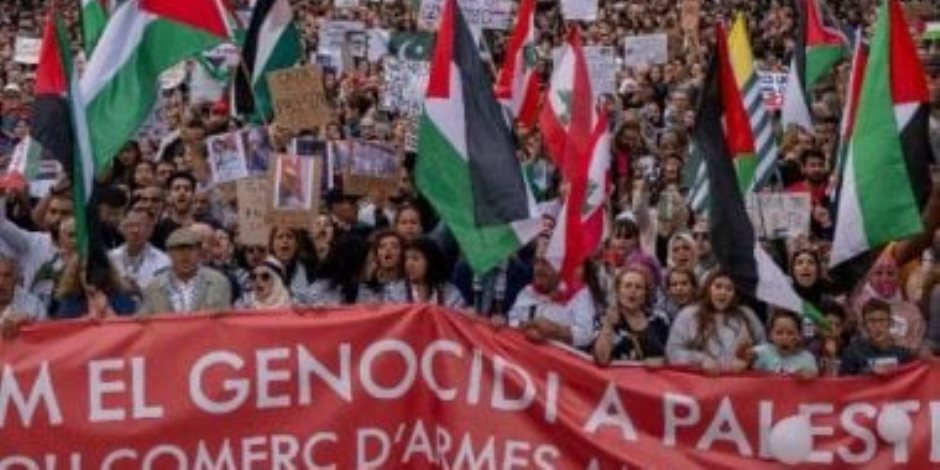 تحت شعار" لنوقف الإبادة الجماعية في فلسطين .. " مظاهرات حاشدة فى إسبانيا لدعم غزة وقطع العلاقات مع إسرائيل