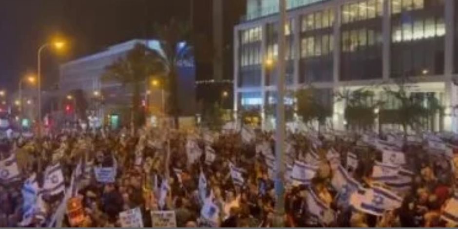 تظاهرات لعائلات الأسرى الإسرائيليين قرب مقر إقامة نتنياهو فى القدس (فيديو) 