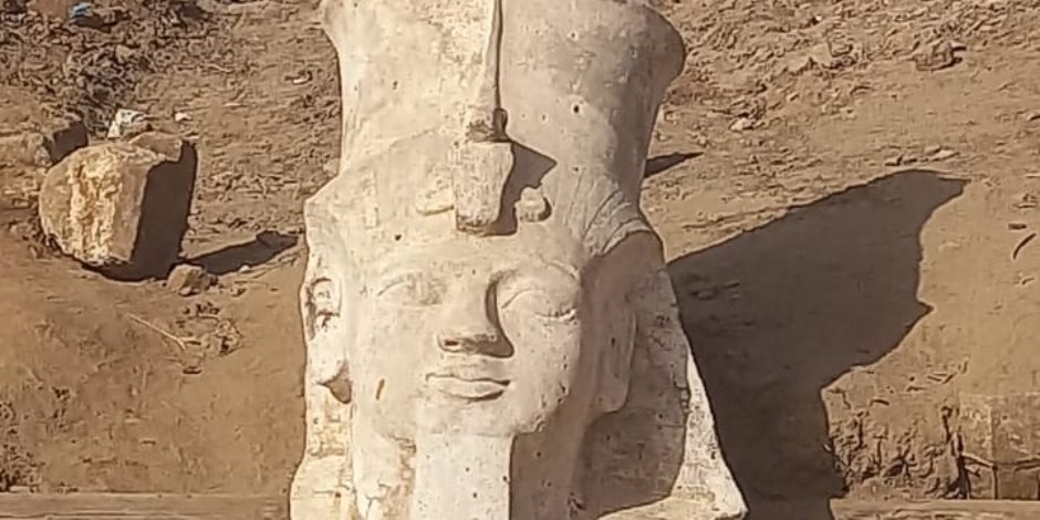في محافظة المنيا .. الآثار تعلن الكشف عن الجزء العلوي من تمثال ضخم للملك رمسيس الثاني 