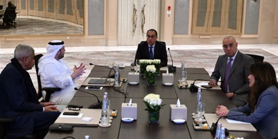 رئيس مجلس الوزراء يلتقي وزير الاستثمار الاماراتي في إطار تنمية مدينة رأس الحكمة