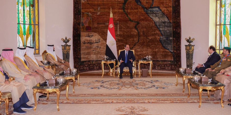 الرئيس السيسى يبحث مع مستشار الأمن الوطنى بالبحرين جهود مصر للتهدئة فى غزة