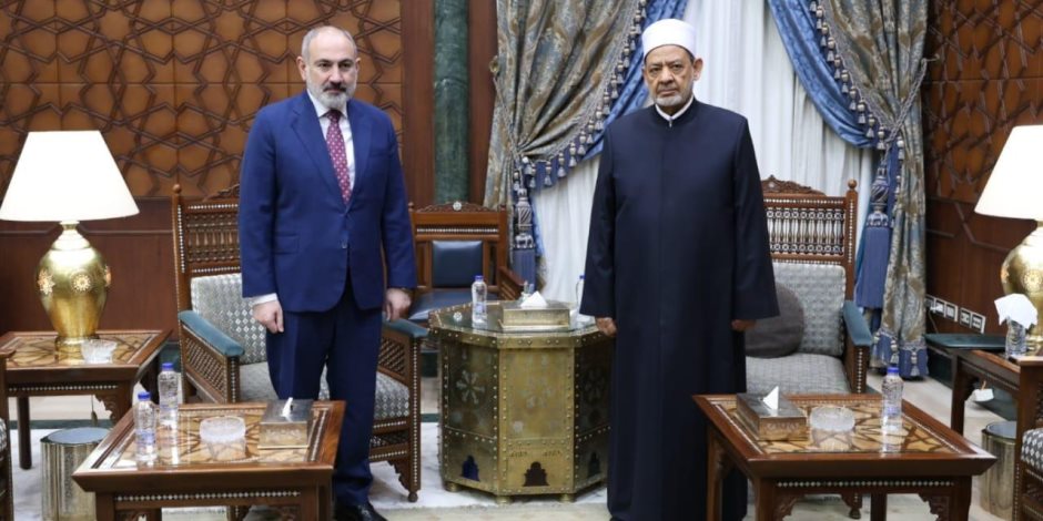 شيخ الأزهر ورئيس وزراء أرمينيا يتفقان على تنظيم معرض للمخطوطات الإسلامية