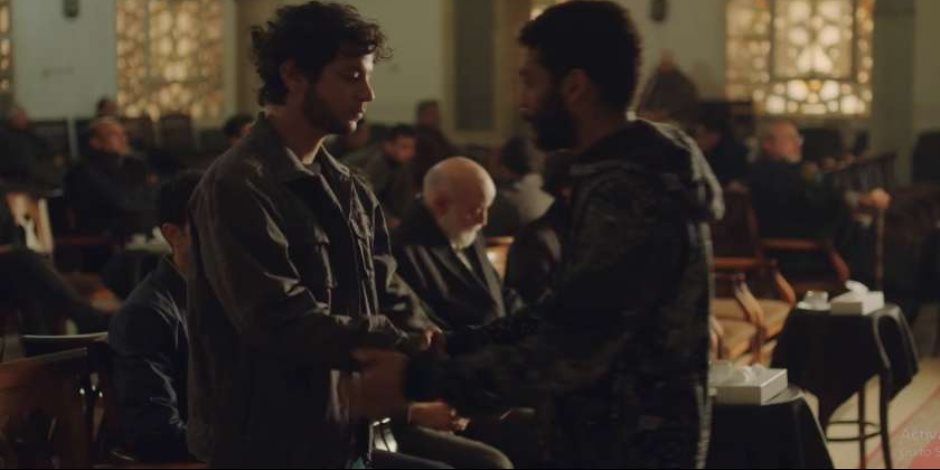 في الحلقة الرابعة من مسلسل "مسار إجباري" حسن وحسين يتلقون رسائل تهديد بعد قتل والدهم